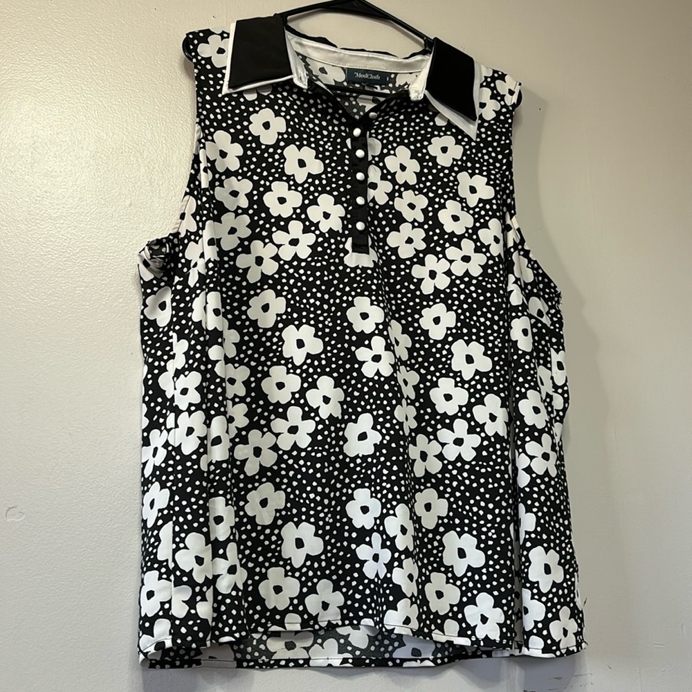 2X ModCloth black and white floral blouse